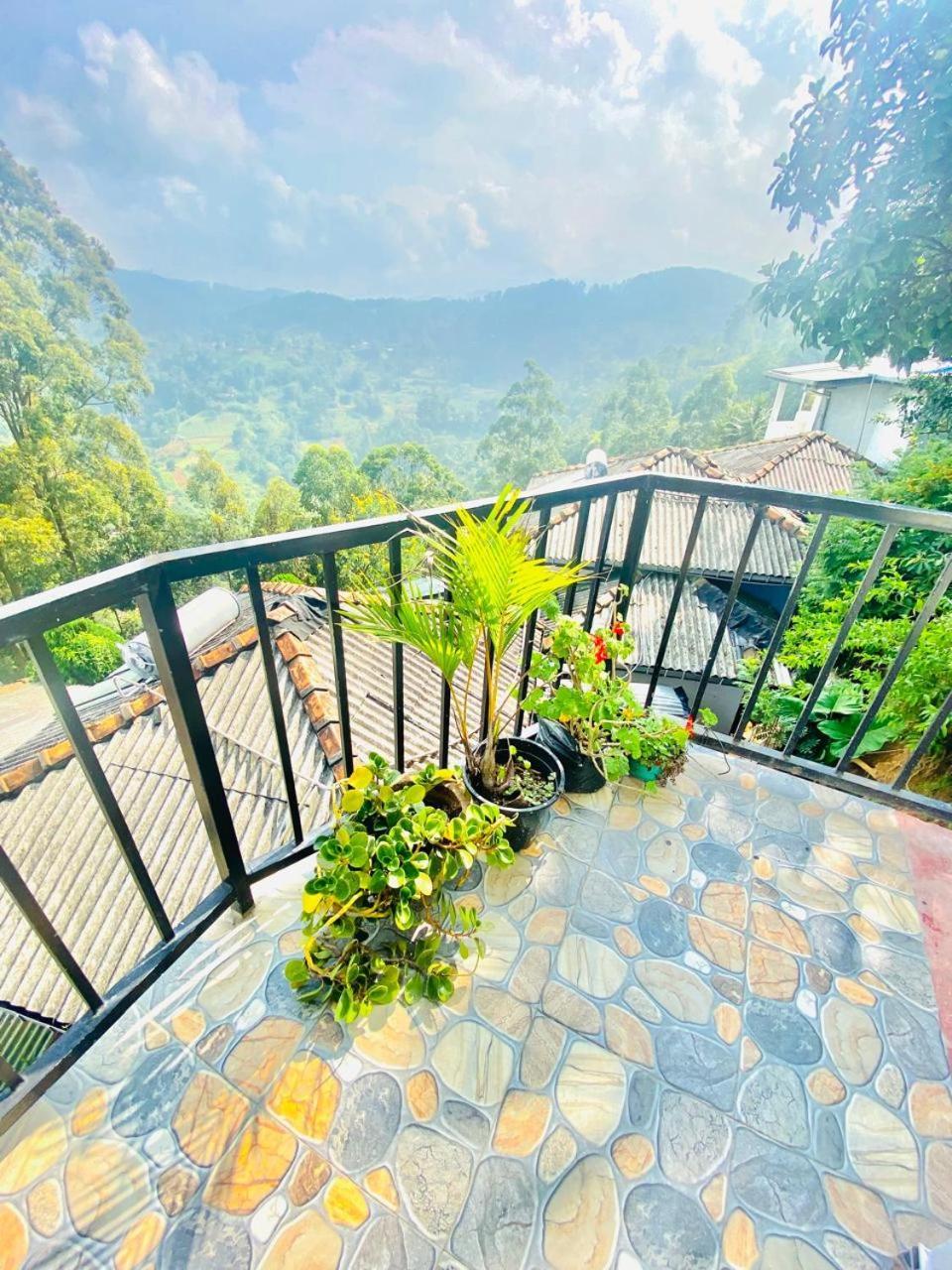 Pleasant Peak Bed & Breakfast Ella Exterior photo